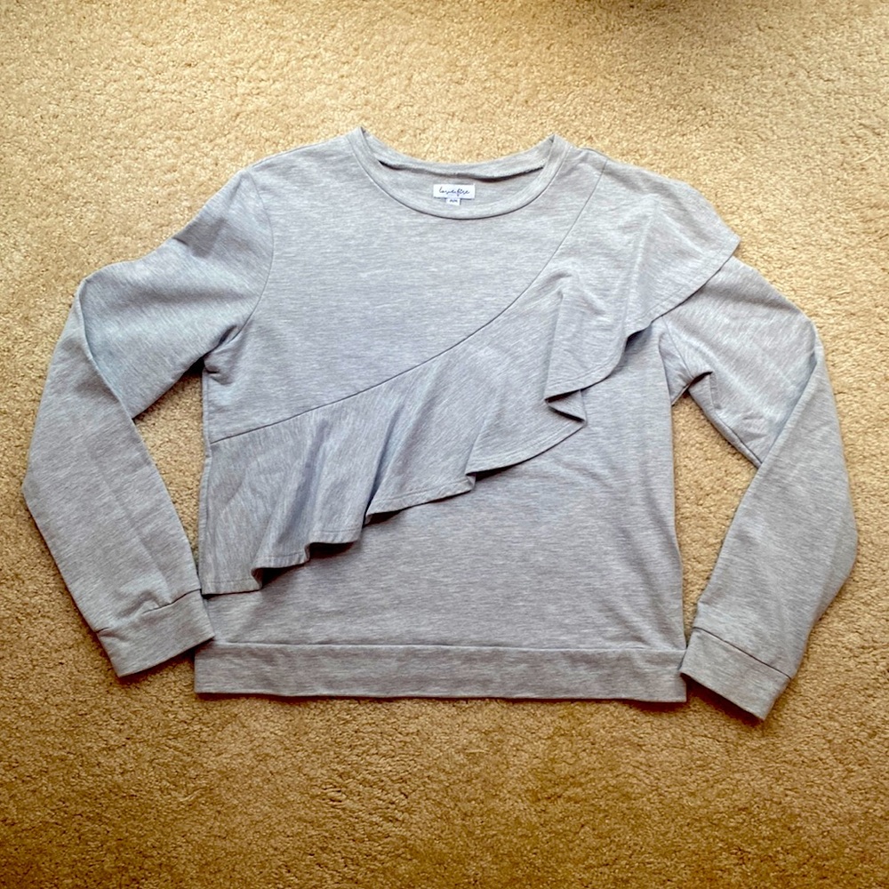 Cute gray sweatshirt with ruffle detail